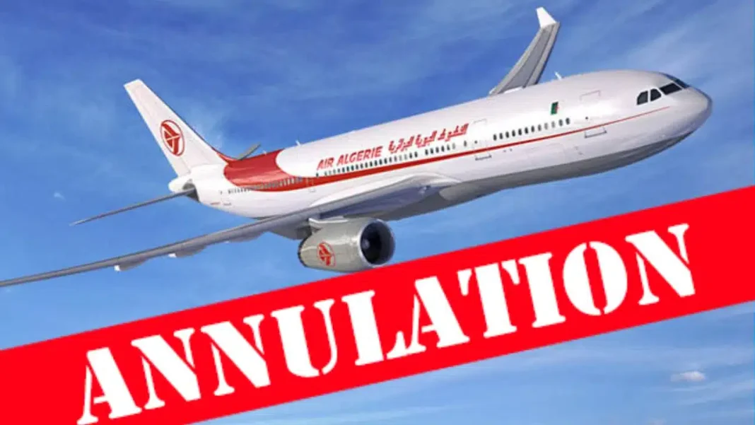 Avion d'Air Algérie en vol avec annonce d'annulation.