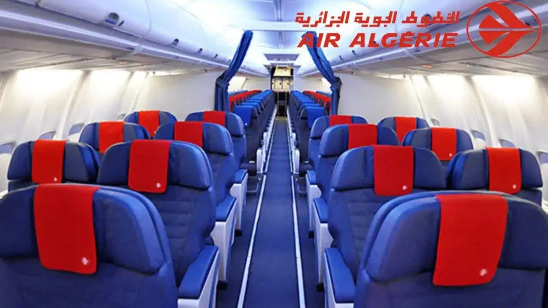 Air Algérie : changer de place à bord est interdit à cause de ceci… Cabine d'avion Air Algérie avec sièges bleus et rouges.