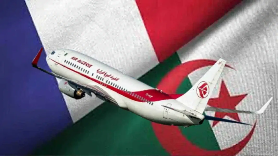 Air Algérie annonce ce changement important à l’aéroport de Paris Avion Air Algérie sur fond du drapeau algérien.