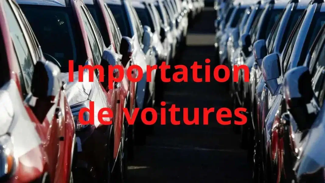 Importation de véhicules : la note importante du ministère de l’Industrie Voitures en importation en Algérie, rangées dans un parking.