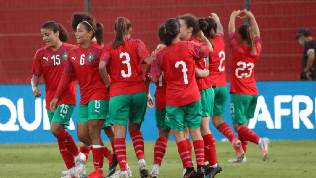 UNAF U20 : L’Algérie affronte le Maroc ce mardi 14 mars Joueuses de football algériennes en action lors d'un match.