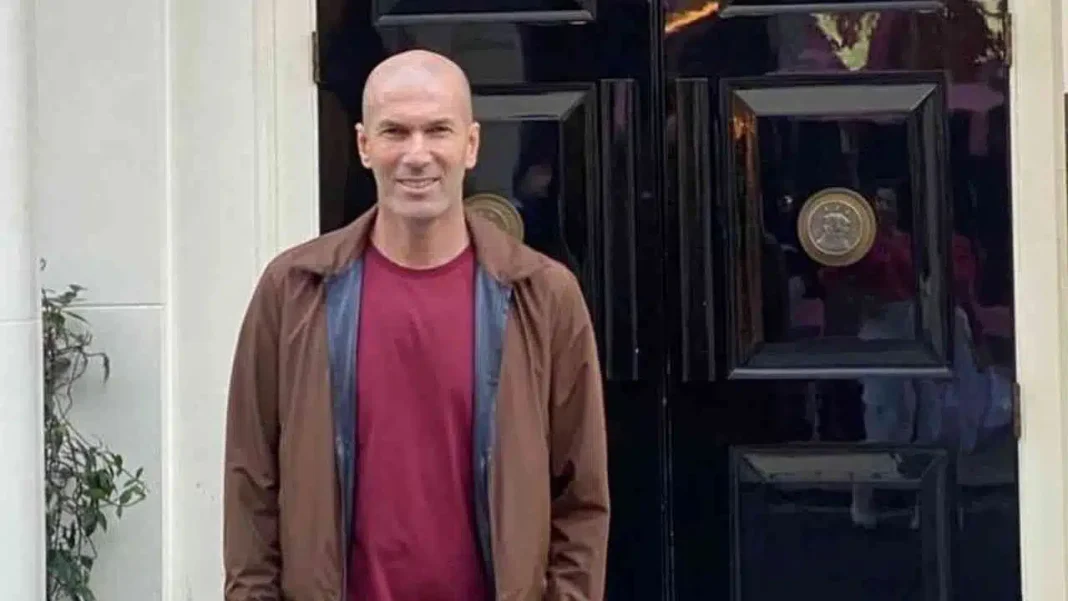 Zidane partage ses expériences face aux défis initiaux dans le football.