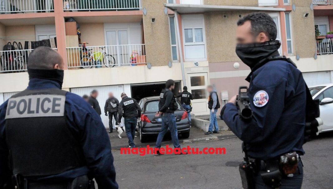 Le cerveau d’un réseau du trafic de cannabis au Maroc écope de 4ans de prison en France Policiers en intervention lors d'une opération dans un quartier résidentiel.