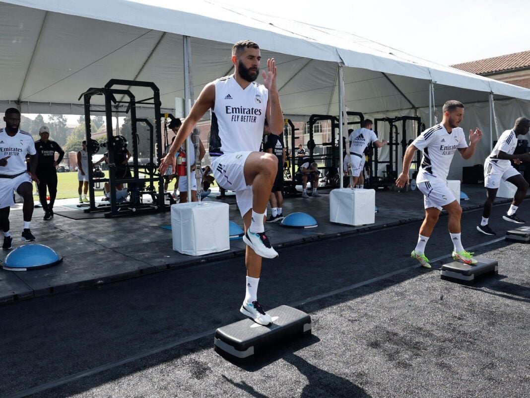 Bonne nouvelle pour Karim Benzema Karim Benzema s'entraîne avec l'équipe du Real Madrid.
