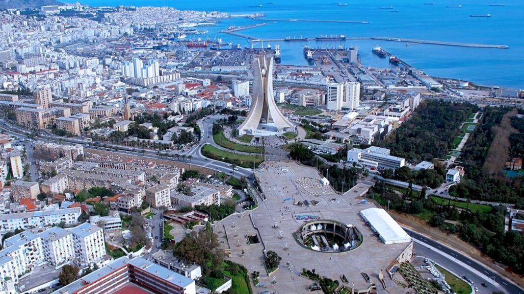 Alger, ville intelligente en Afrique Vue aérienne d'Alger, capitale intelligente et moderne d'Afrique.