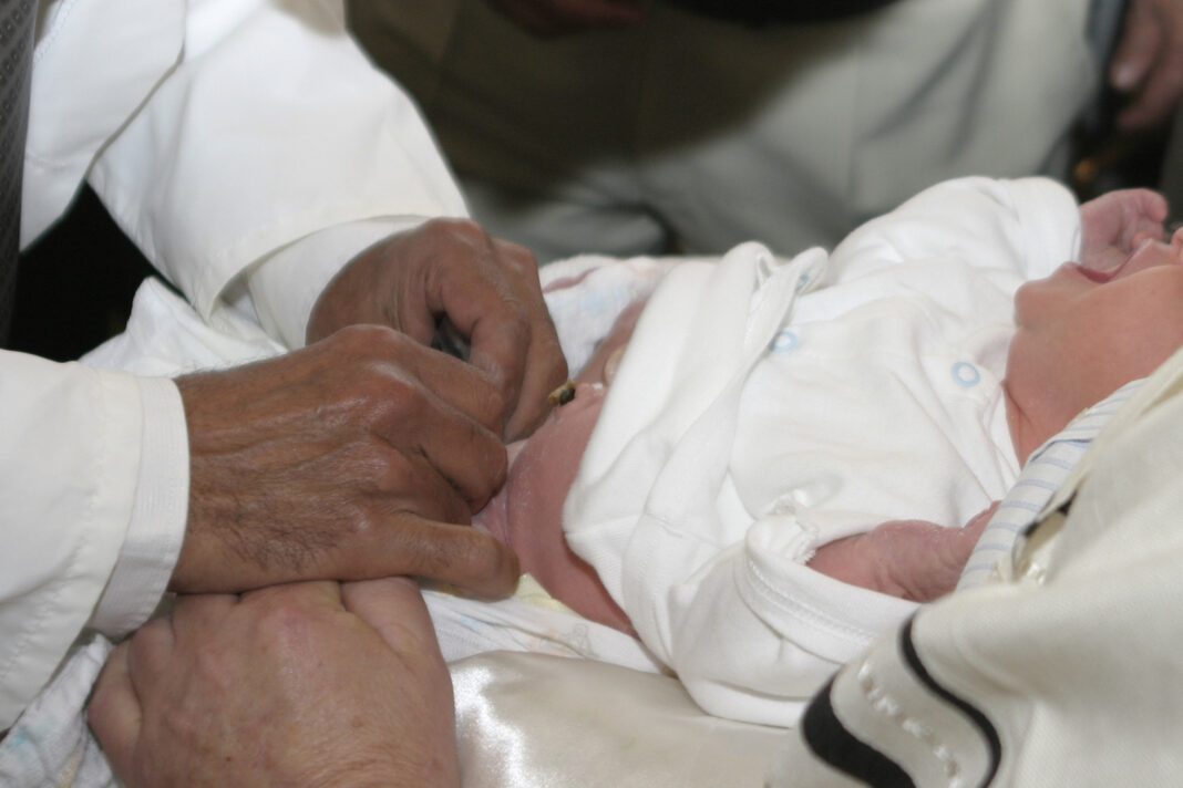 Circoncision à Batna : Ces enfants, victimes d’inflammation, sonnent l’alerte. Enfants victimes d'inflammation lors de la circoncision à Batna.