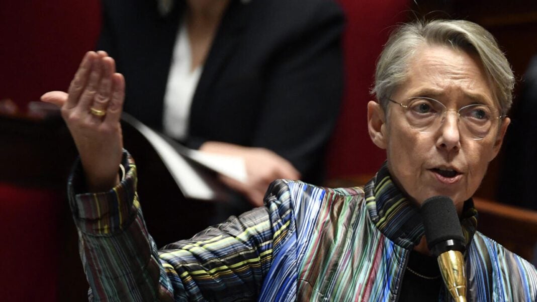 Immigration/France : Elisabeth Borne remet à plus tard le vote de la nouvelle loi à cause de ceci… Élisabeth Borne lors d'une session parlementaire en France.