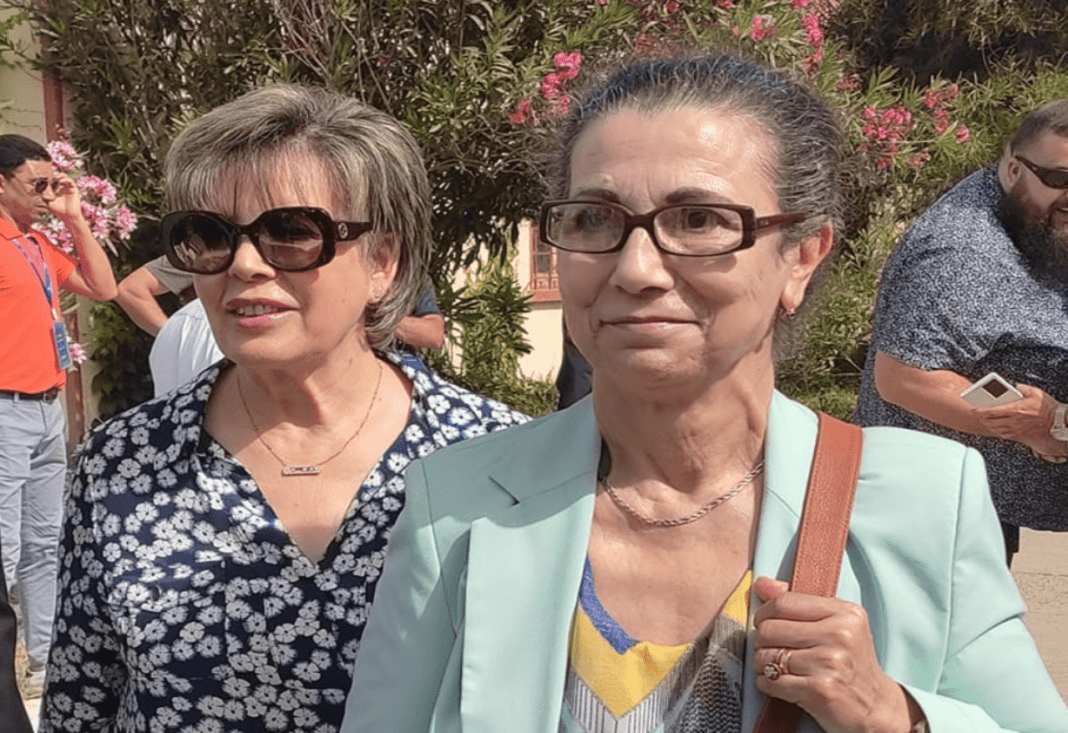 Les avertissements de Luisa Hanoune et Zubida Asul Luisa Hanoune et Zubida Asul lors d'une manifestation ou rassemblement.
