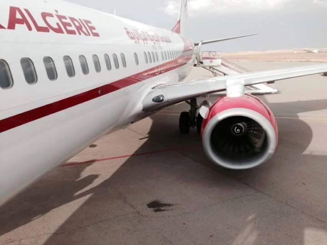 Air Algérie : un jeune pilote bat un autre record Avion Air Algérie avec moteur visible sur le tarmac.