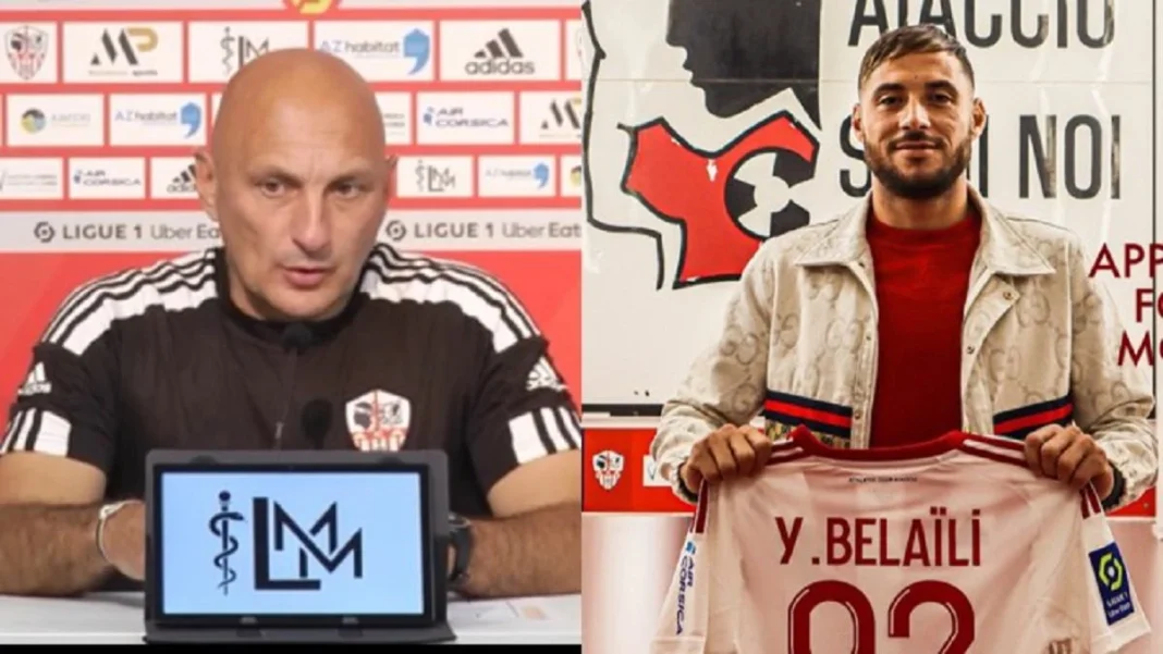 L'entraîneur d'Ajaccio et Youcef Belaïli lors d'une conférence de presse.