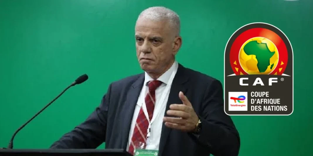 Djahid Zefizef lors d'une conférence sur le football africain.