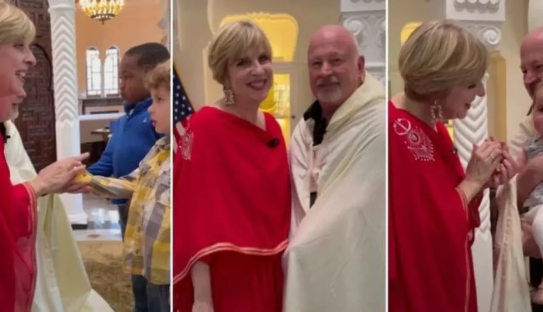 Vidéo : L’ambassadeur américain en Algérie donne l’Aïd aux enfants L'ambassadeur américain en Algérie donne l'Aïd aux enfants.