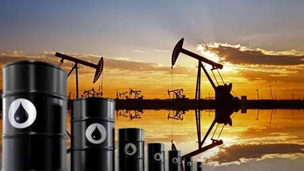 Pétrole et oléoducs au coucher du soleil.
