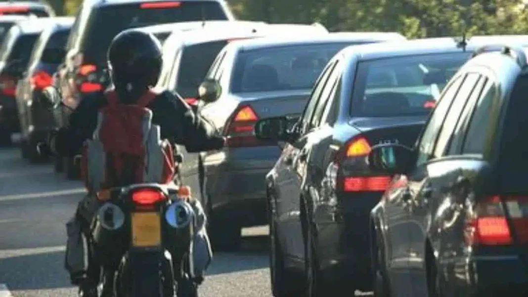 Alger : la circulation dans la nuit du 23 avril est interdite pour ces catégories de motos et voitures Motoristes et voitures interdits de circuler dans la nuit du 23 avril à Alger.