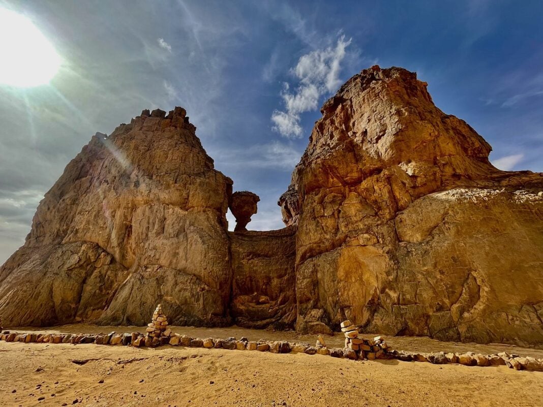 L’Algérie, 8ème destinations la plus recherchée sur Google par les touristes Français Ruines antiques dans un paysage désertique en Algérie.