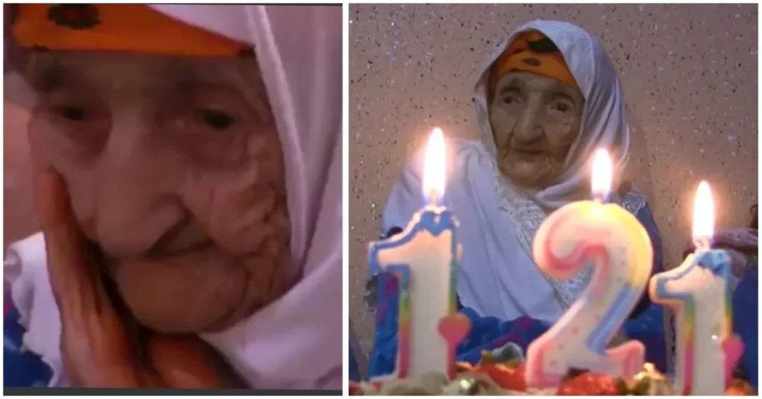 Fatima Maghzouz, la pèlerine algérienne la plus âgée du monde, est morte à 121 ans Fatima Maghzouz, pèlerine algérienne âgée de 121 ans, lors de son anniversaire.