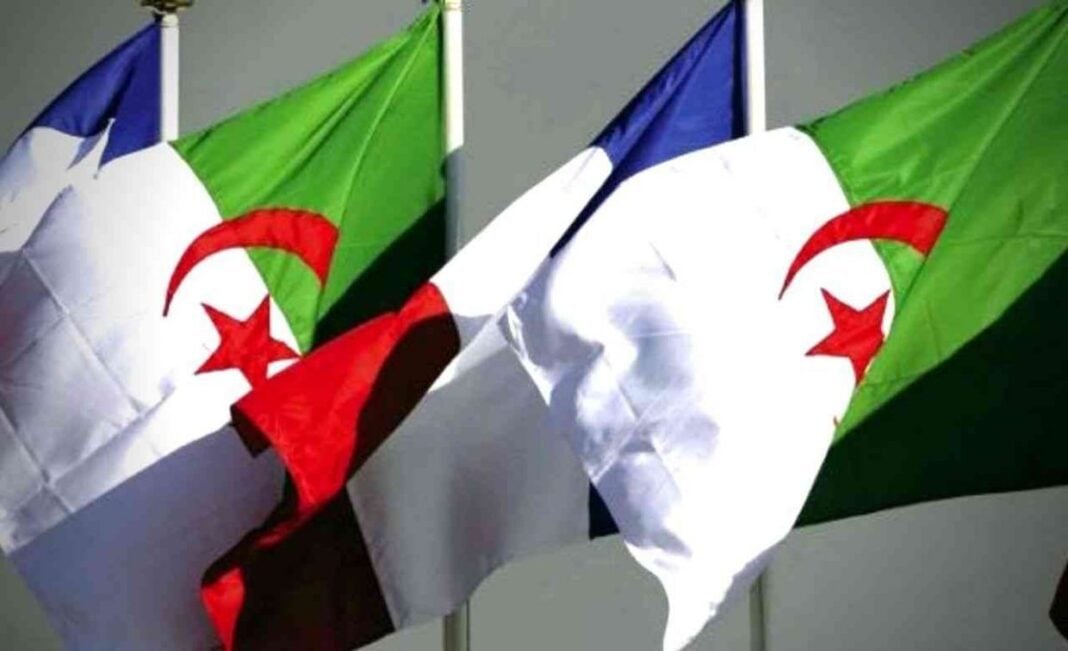 Algérie-France : Vers une nouvelle crise ? La question qui taraude les esprits. Drapeaux d'Algérie et de France flottant ensemble.