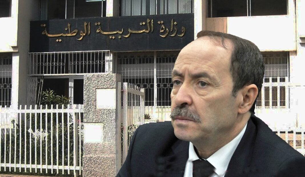 BEM et BAC 2023 : le ministère de l’Intérieur annonce une nouvelle ultra-réjouissante. Homme en costume devant le bâtiment du ministère de l’Éducation nationale.