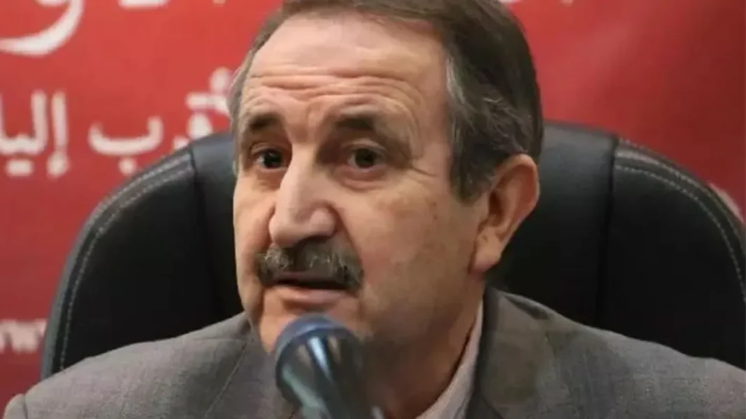 Algérie : Pas d’emploi pour les titulaires d’une maîtrise Homme politique parlant lors d'une conférence en Algérie.