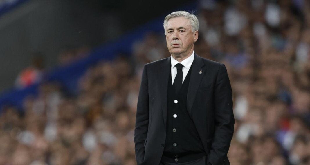 Carlo Ancelotti fixé sur son sort après la déroute à Man City Carlo Ancelotti, entraîneur de football, sur le bord du terrain.