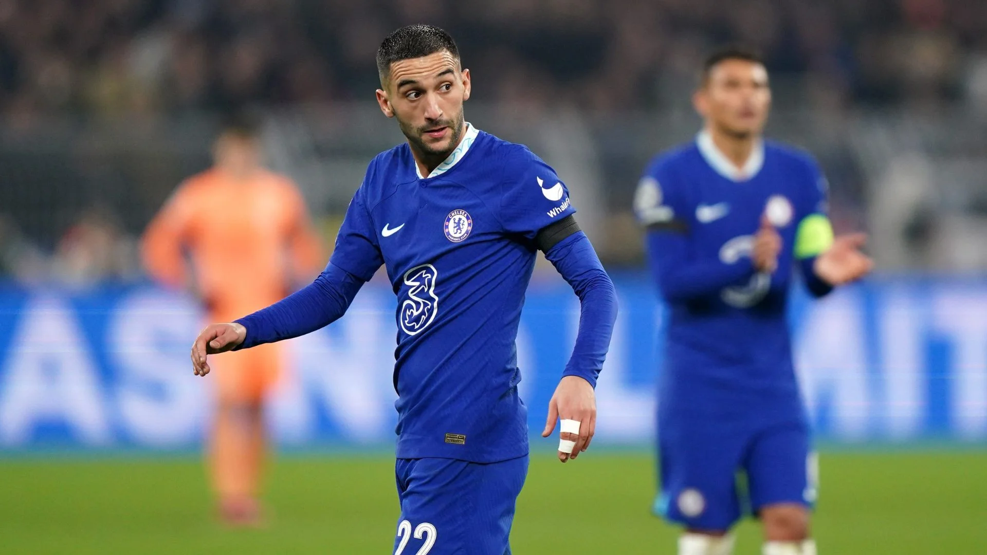 Hakim Ziyech subit la fougue de son frère.