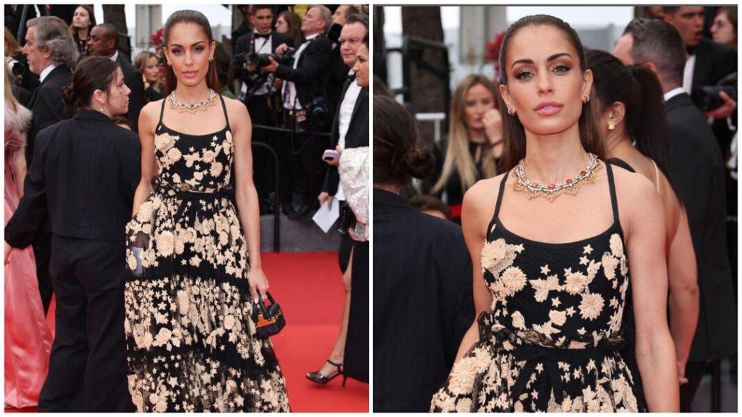 Hiba Abouk en robe florale élégante sur le tapis rouge de Cannes.