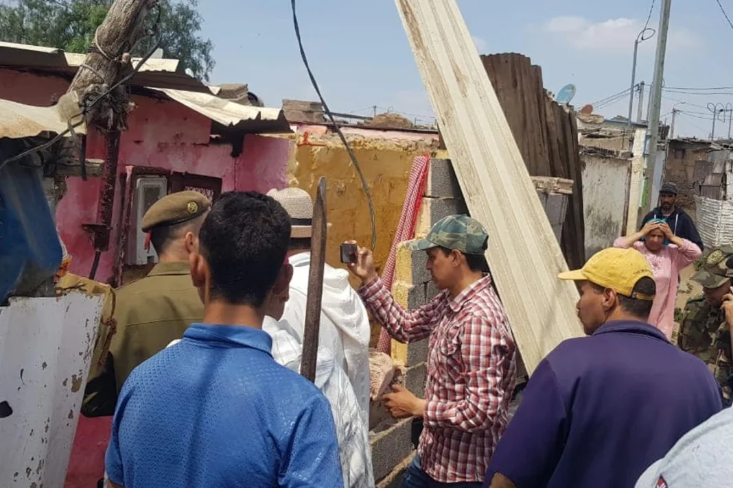 Maroc : décès d’un jeune de 17ans suite à l’effondrement du mur d’une chambre à Sidi Bennour Intervention après l'effondrement d'une maison à Sidi Bennour, Maroc.