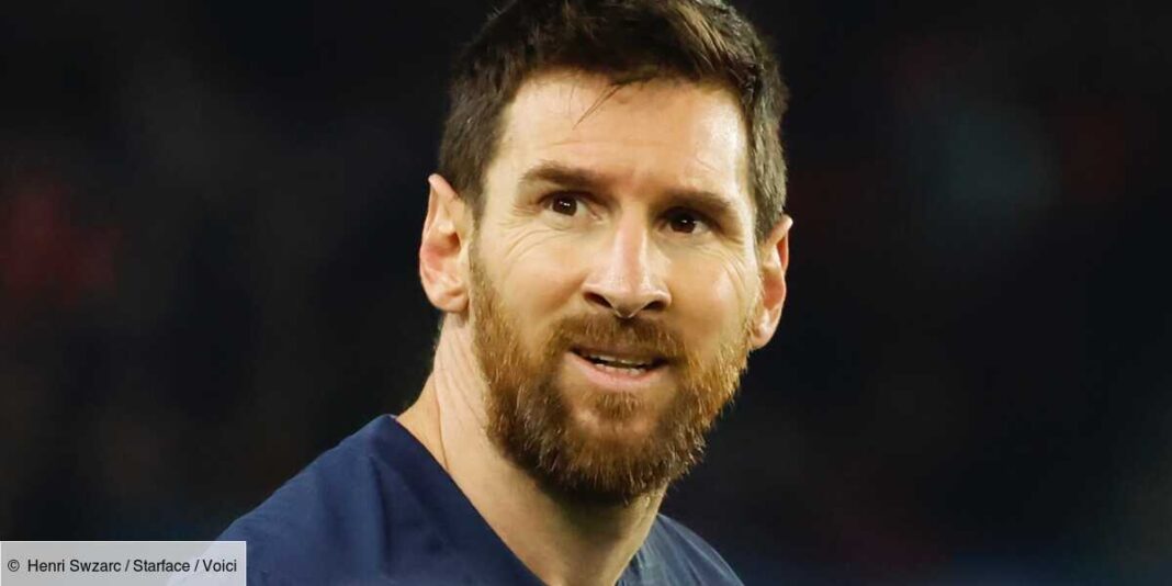 Et ça continue ! Le dossier Lionel Messi, affole la toile. Lionel Messi, célèbre footballeur argentin, en pleine action sur le terrain.