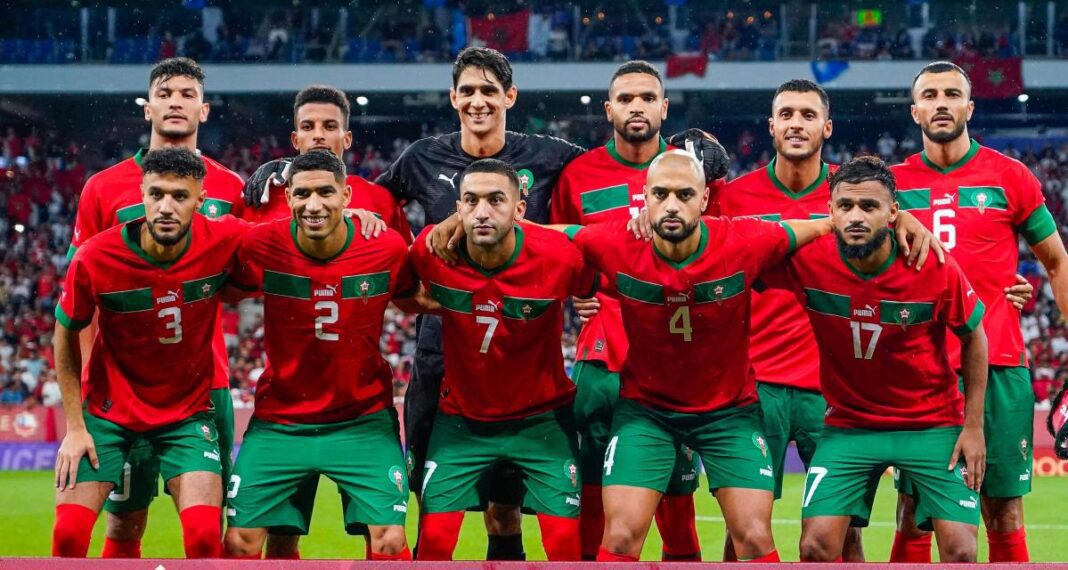 Équipe nationale du Maroc de football Les joueurs marocains de football en équipe nationale avant un match.