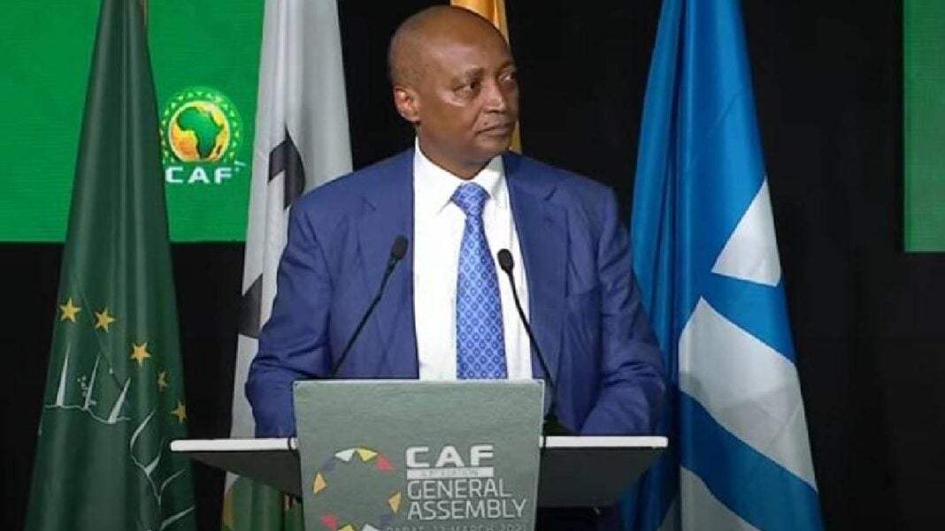 Patrice Motsepe lors d'une conférence Patrice Motsepe s'exprime lors d'une réunion de la CAF.