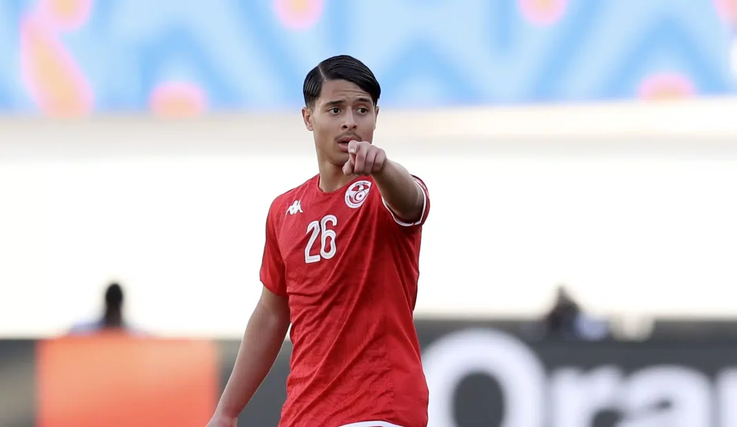 Mondial U20 Brésil-Tunisie : heures et chaînes pour regarder le match Jeune joueur de football tunisien en action lors du match.