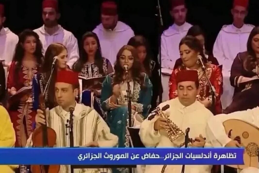 Maroc : une chaîne algérienne lynchée à cause de… موسيقيون جزائريون يرتدون ملابس تقليدية أثناء أداء موسيقي.