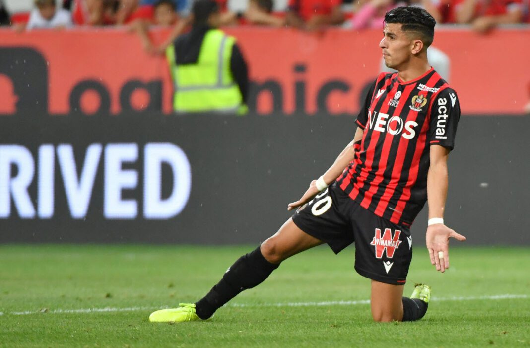 Youcef Atal indésirable à Nice pour cette raison Youcef Atal en action sur le terrain de football.