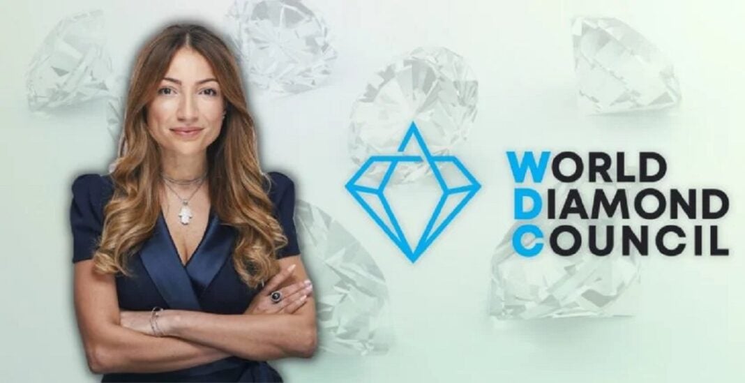 Conseil Mondial du Diamant : Feriel Zerouki, originaire d’Algérie nommée présidente Feriel Zerouki, présidente du Conseil Mondial du Diamant, lors d'une conférence.
