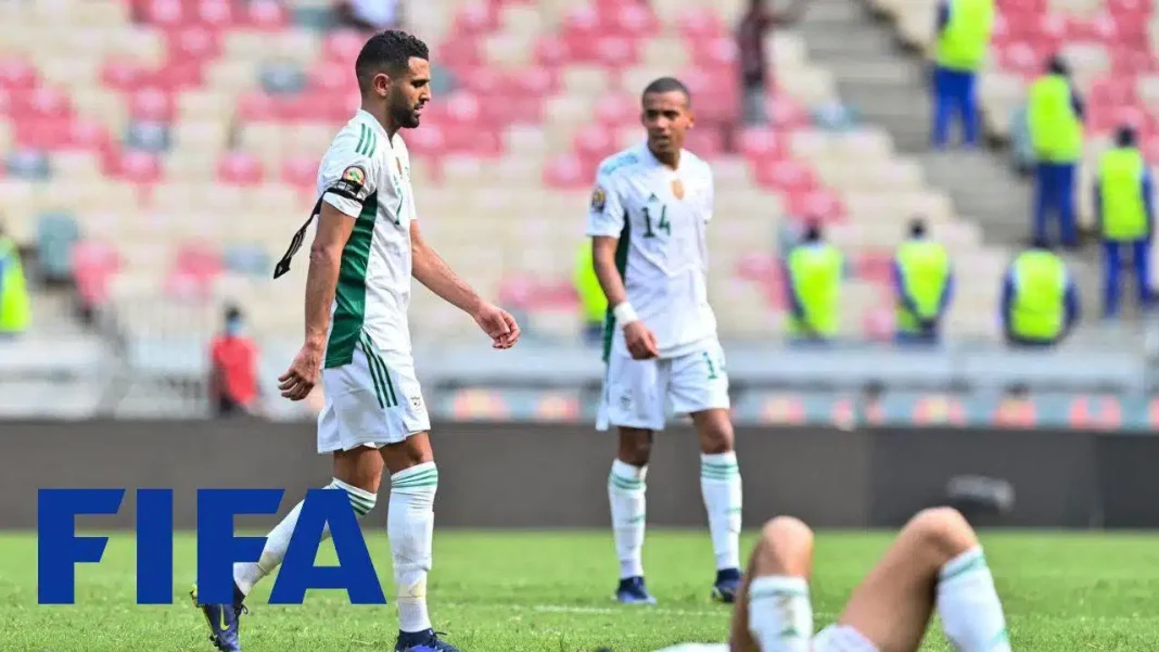 Voici le classement du championnat algérien de foot dans le monde Joueurs de football algériens sur le terrain lors d'un match FIFA.