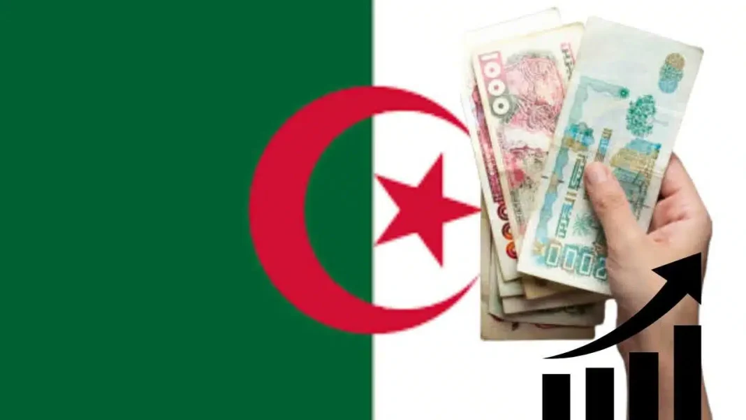 Main tenant des billets de banque algériens devant le drapeau national.