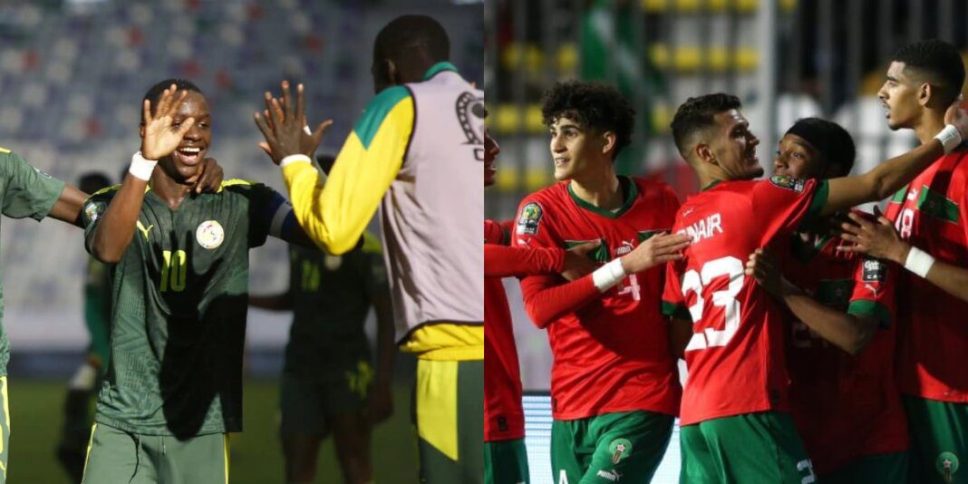 Victoire du Maroc U17 après le match Joueurs marocains célébrant leur victoire dans le vestiaire.