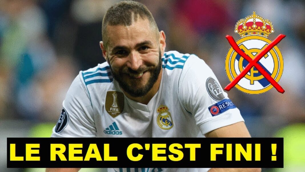 Tenté par une proposition pharaonique, Benzema pourrait quitter le Real cet été Karim Benzema souriant en maillot du Real Madrid avec logo barré.