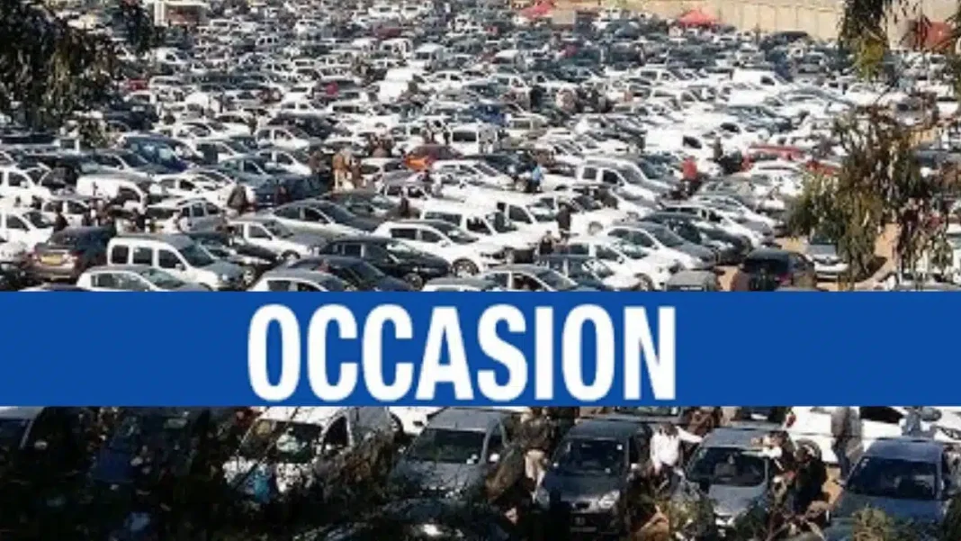 Algérie/Achat de véhicule : des sanctions drastiques seront appliquées pour limiter la spéculation sur les prix des voitures neuve (Vidéo) Grand parking de voitures d'occasion en Algérie, beaucoup de véhicules en vente.