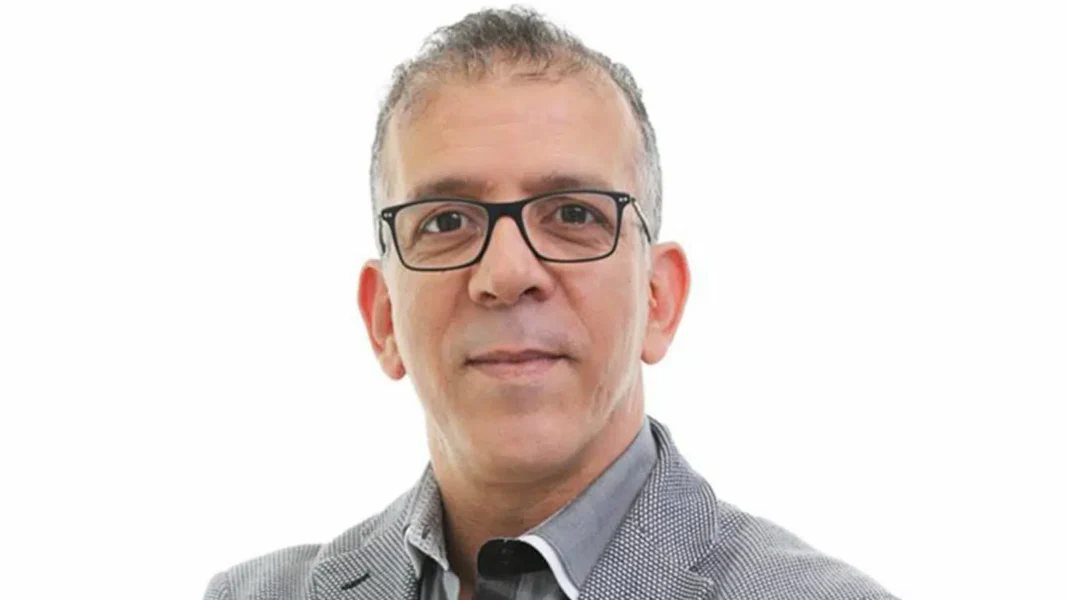Équipe d’Algérie : Hafid Derradji dévoile son top 3 des meilleurs joueurs Hafid Derradji, commentateur sportif algérien, en interview.