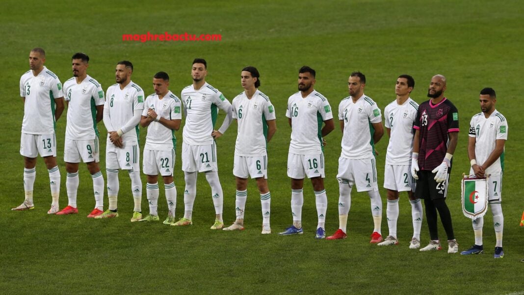 CAN 2025 : Terrible nouvelle pour l’équipe d’Algérie ! Les joueurs de l'équipe d'Algérie alignés avant le coup d'envoi.