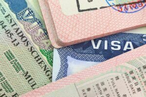 Algérie : Réseau d'arnaque aux visas démantelé, lourdes sanctions prononcées 2 Arnaque aux visas en Algérie : un réseau démantelé et des peines sévères