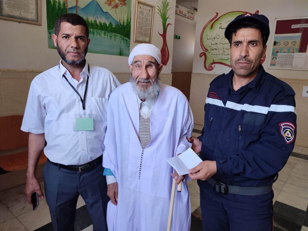 BAC 2023 : un algérien de 80 ans passe les épreuves (Un exemple de la persévérance) Un homme âgé de 80 ans passe l'examen du BAC en Algérie.