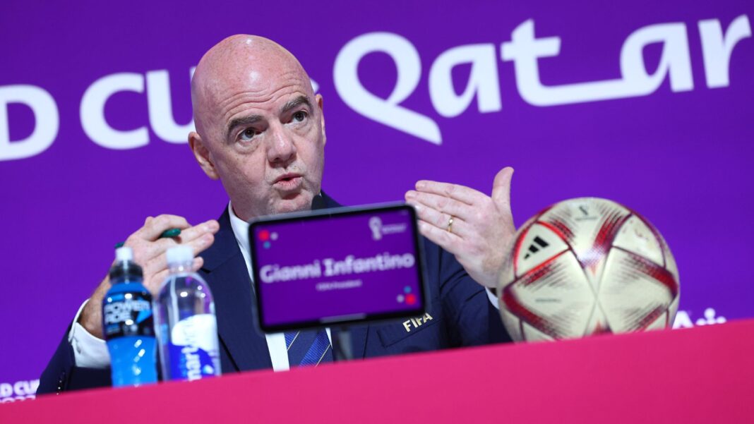 Gianni Infantino, président de la FIFA, lors d'une conférence sur la Coupe du Monde 2030.