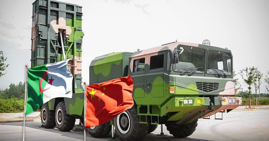 Officiel ! L’Algérie veut fabriquer des armes chinoises. Véhicule militaire avec drapeaux algérien et chinois.