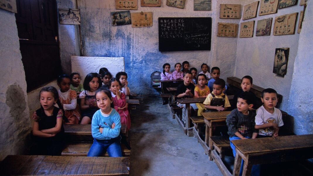 Maroc : vers la généralisation de la langue berbère dans toutes les écoles Enfants marocains dans une classe apprenant la langue berbère.