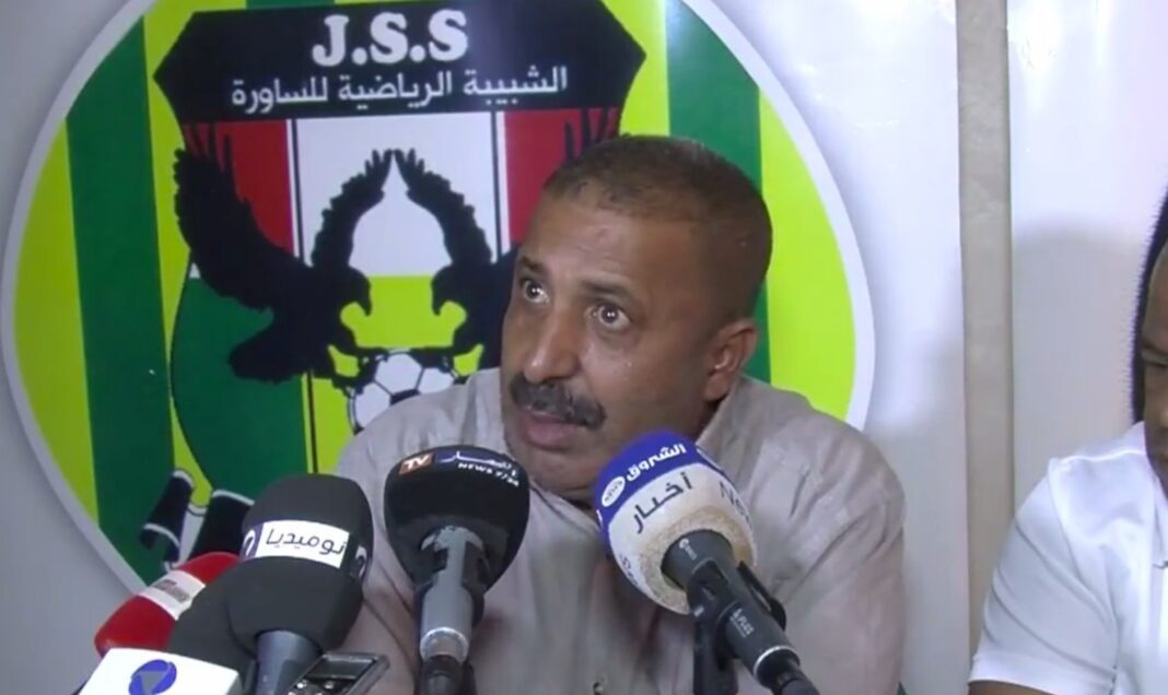 Mohamed Zerouati lors d'une conférence de presse sportive.