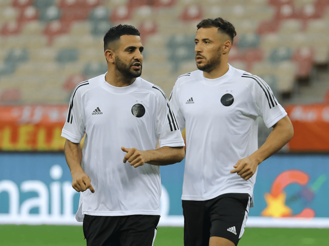 Belaili choque les fans avec sa prise de poids Riyad Mahrez et Youcef Belaili lors d'un entraînement.