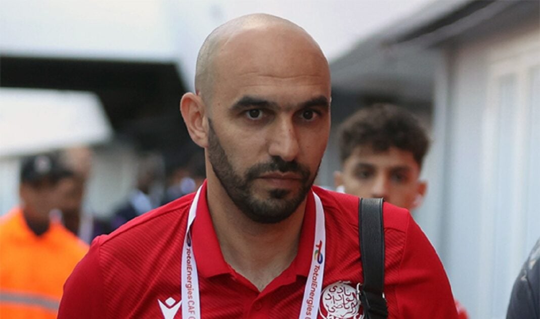 Maroc vs Cap-Vert : les hommes de Walid Regragui ont fait piètre figure Walid Regragui, entraîneur de football marocain, en déplacement.
