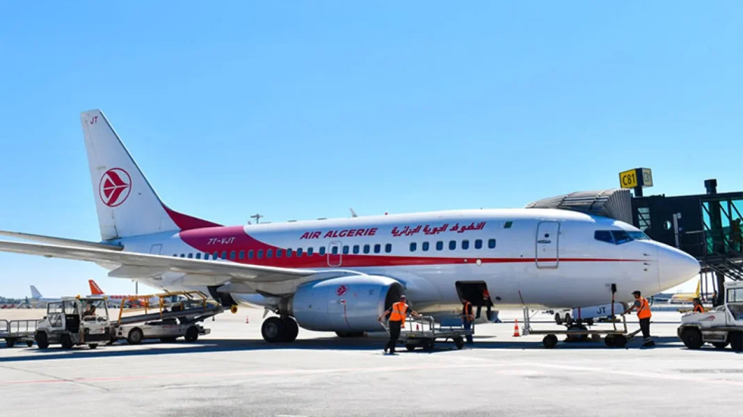 Air Algérie : Nouvelles réductions jusqu’à 30% sur le prix de ces billets Avion d'Air Algérie au sol, prêt pour les vacances d'été.